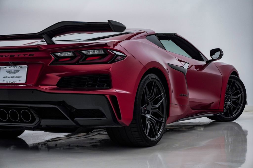Used 2023 Chevrolet Corvette Z06 w/ Z07 Performance Package RWD image 13