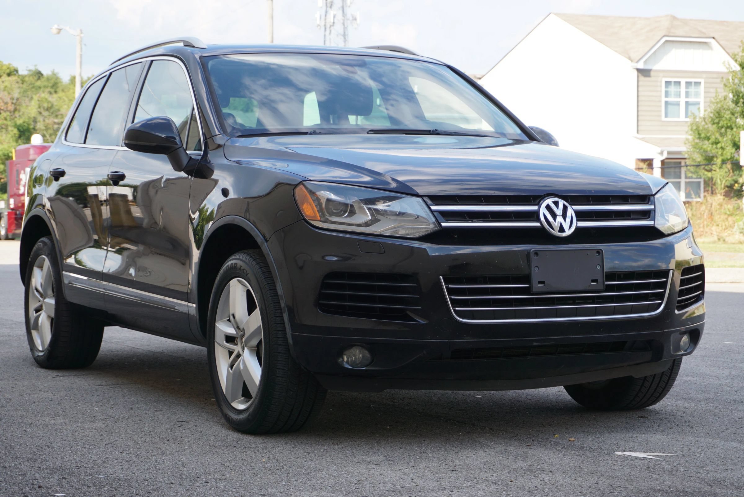 Used 2014 Volkswagen Touareg Sport AWD/4WD image 3