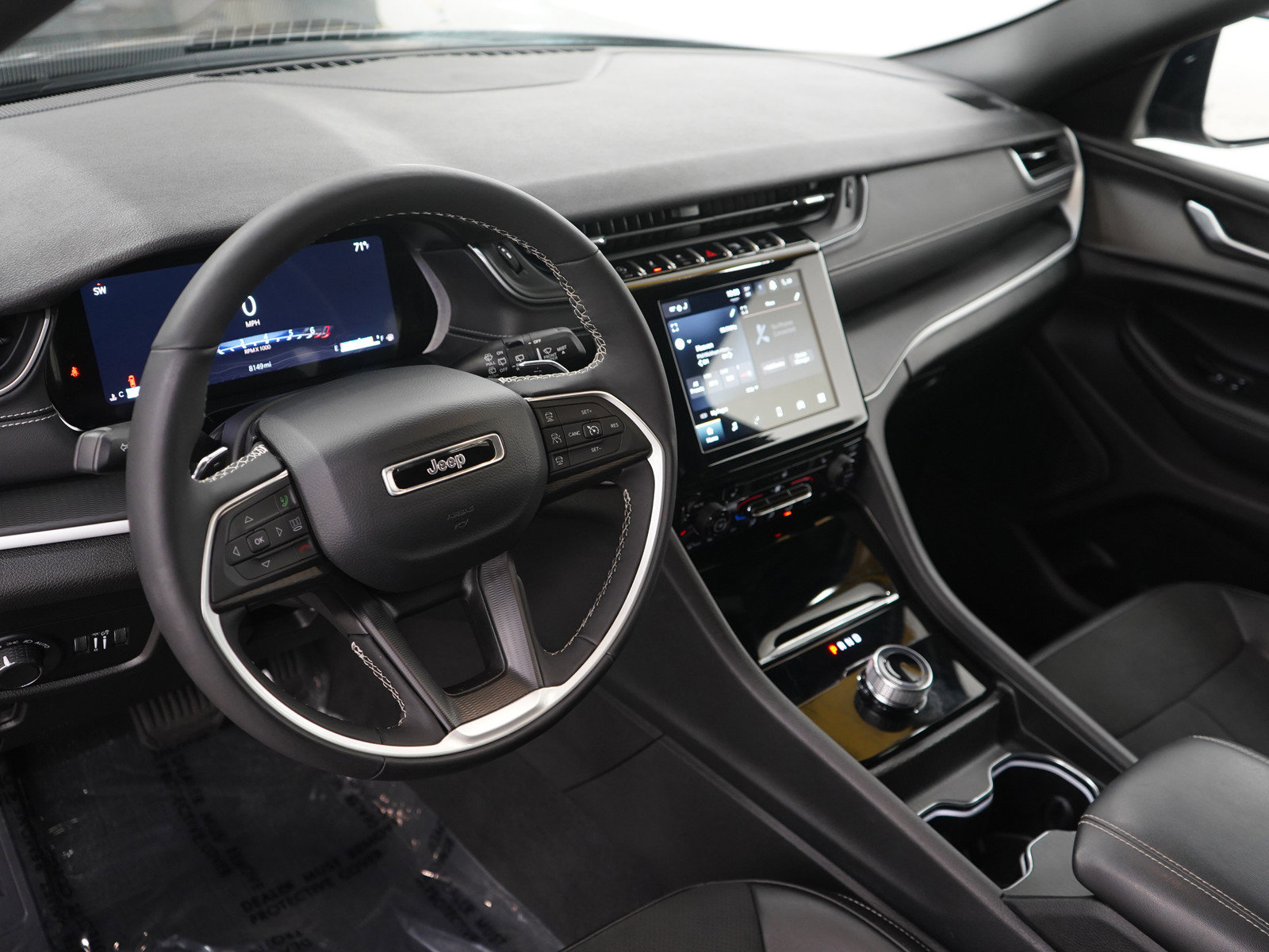 Used 2024 Jeep Grand Cherokee Altitude AWD/4WD image 21