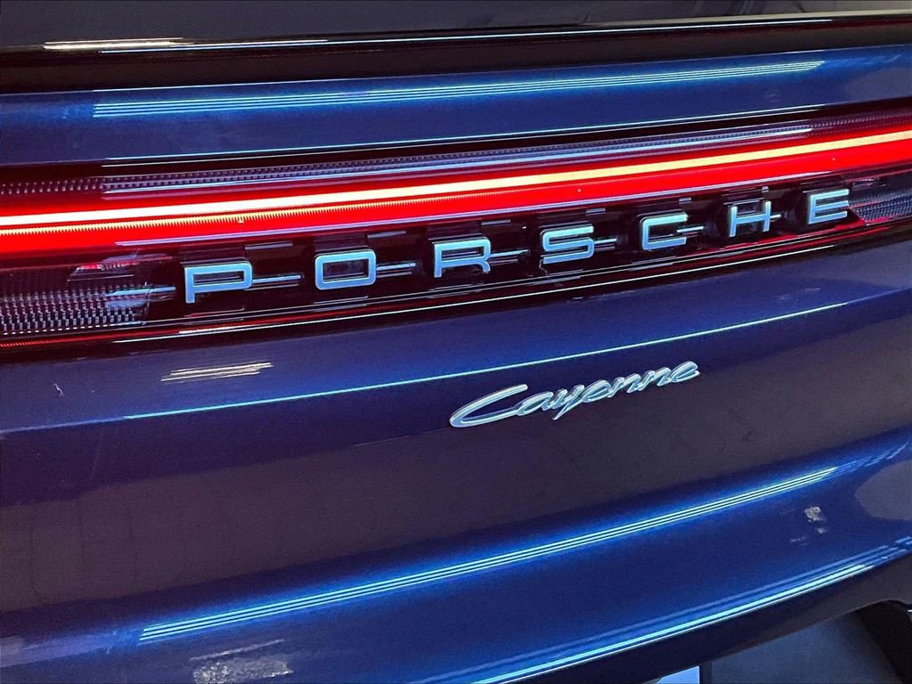 Certified 2025 Porsche Cayenne Coupe AWD/4WD image 33