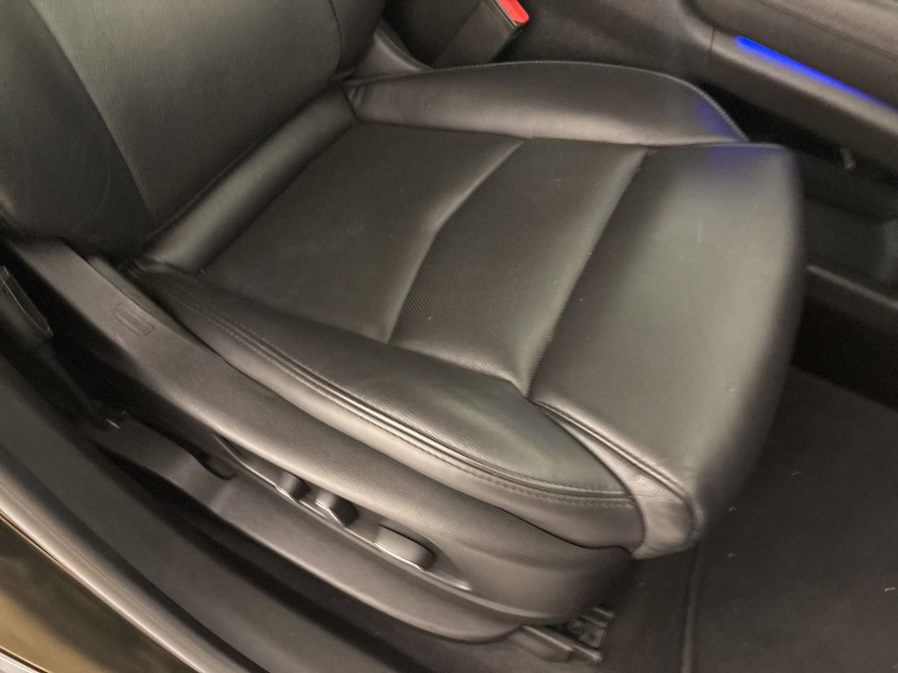Used 2017 Cadillac XT5 Luxury w/ Driver Awareness Package FWD image 31