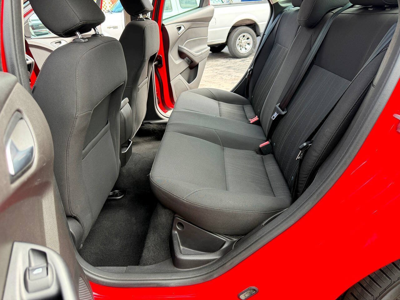 Used 2015 Ford Focus SE w/ SE Ecoboost Package FWD image 36