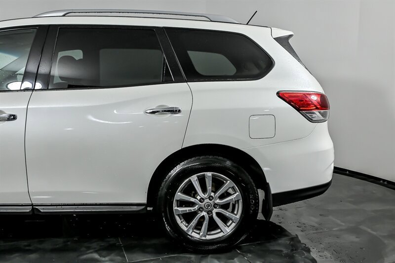 Used 2016 Nissan Pathfinder SV w/ Cargo Package AWD/4WD image 7