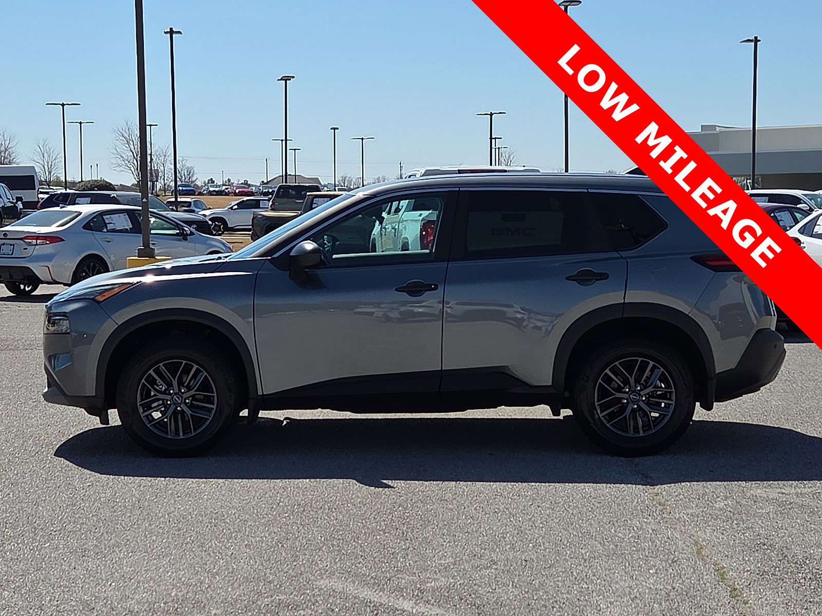 Used 2023 Nissan Rogue S image 3