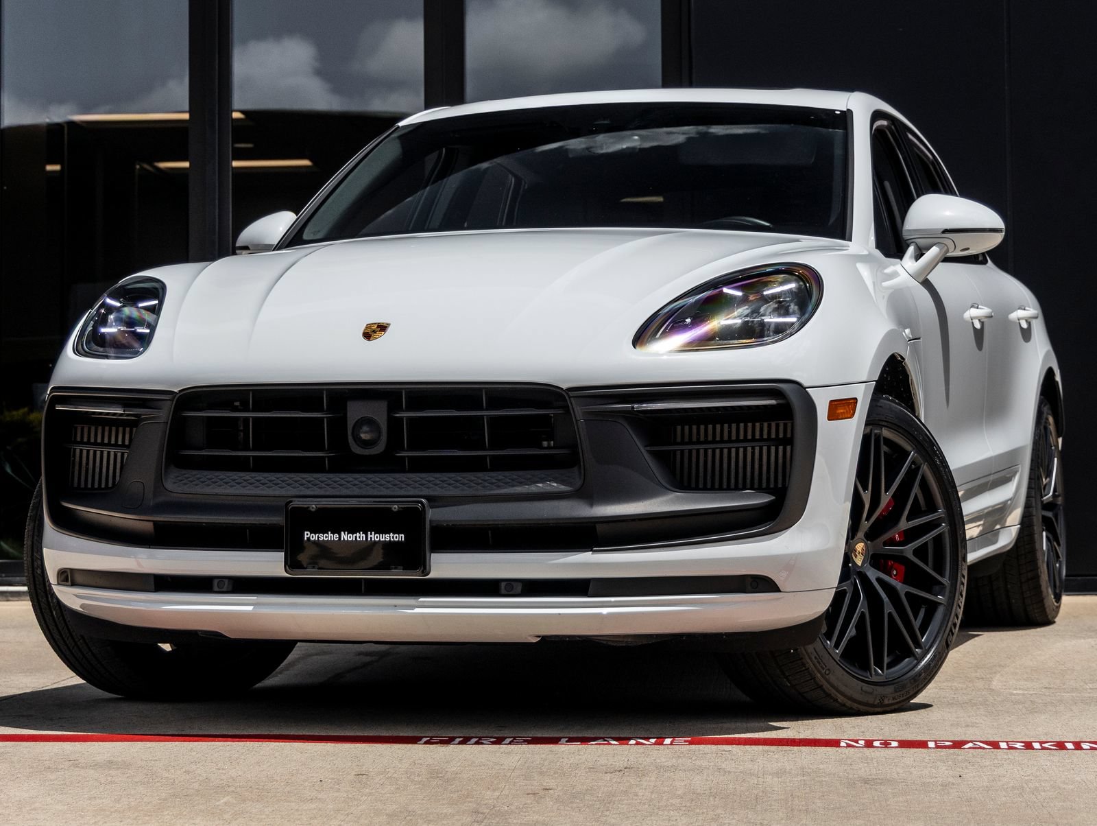 Certified 2024 Porsche Macan GTS AWD/4WD image 1