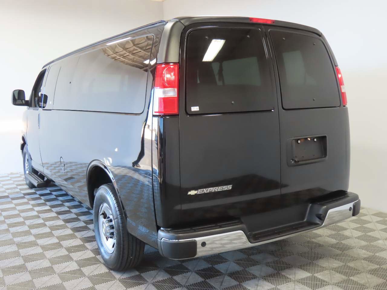 Used 2024 Chevrolet Express 3500 LT w/ LT Preferred Equipment Group image 3