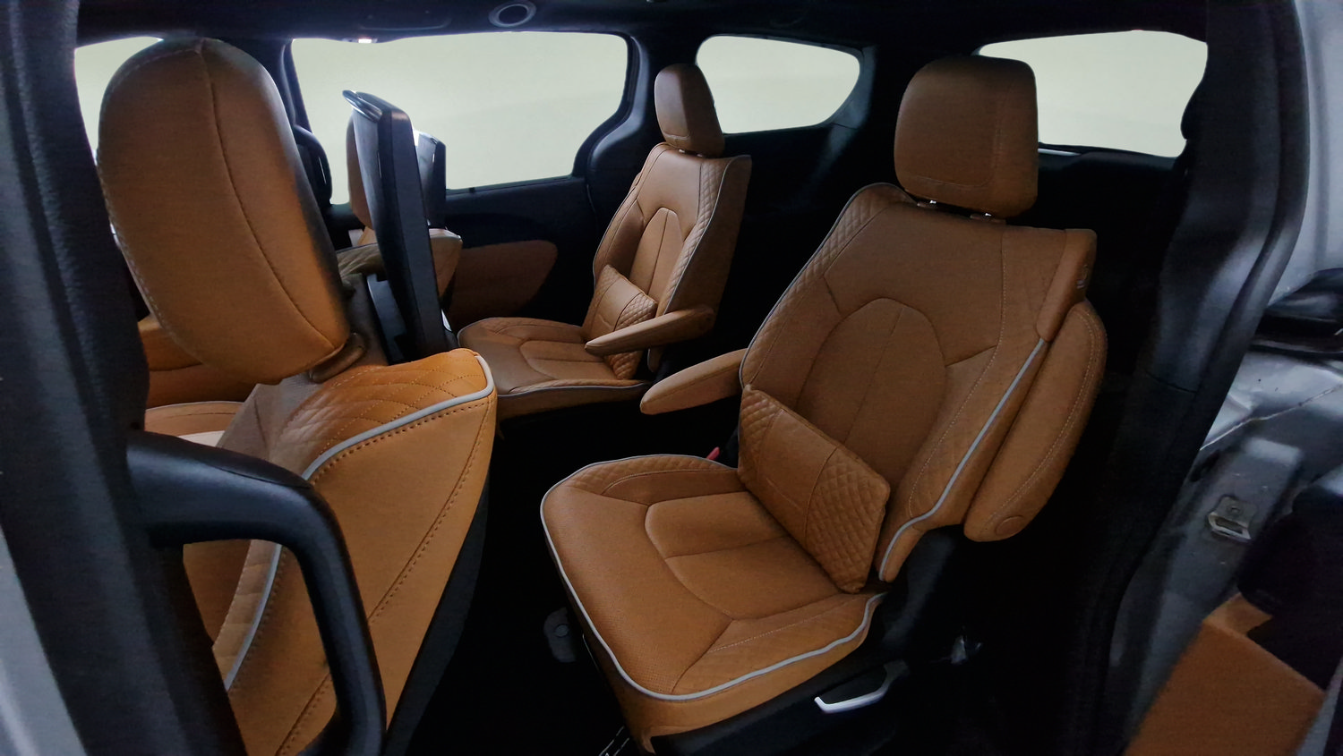 Used 2023 Chrysler Pacifica Pinnacle FWD image 24