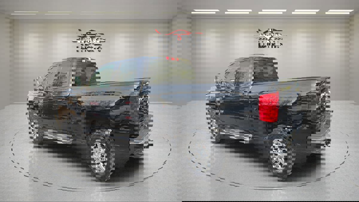 Used 2016 Chevrolet Silverado 2500 LT w/ LT Convenience Package image 3