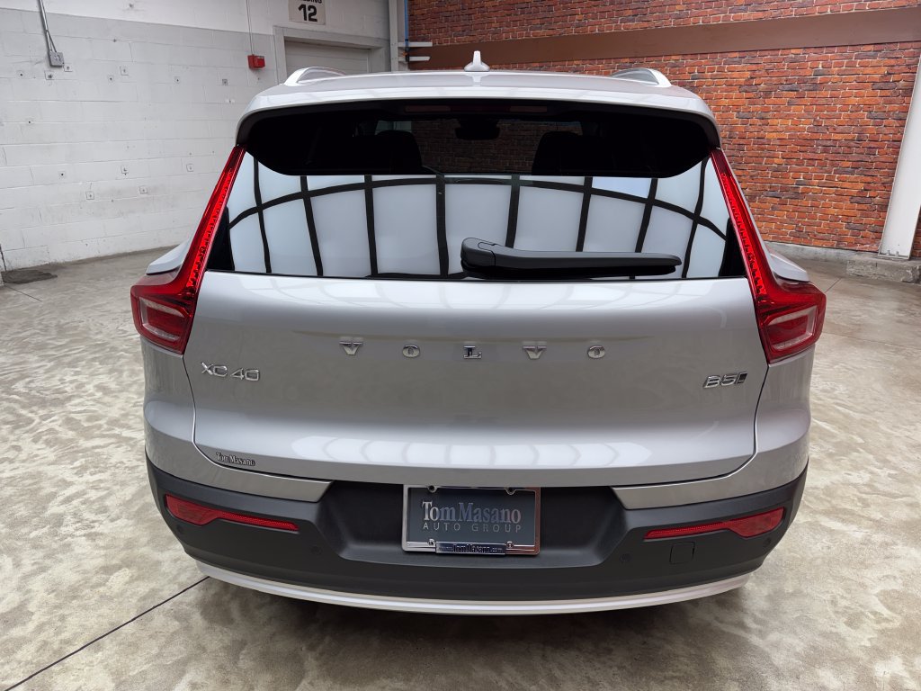 Used 2023 Volvo XC40 B5 Plus AWD/4WD image 4