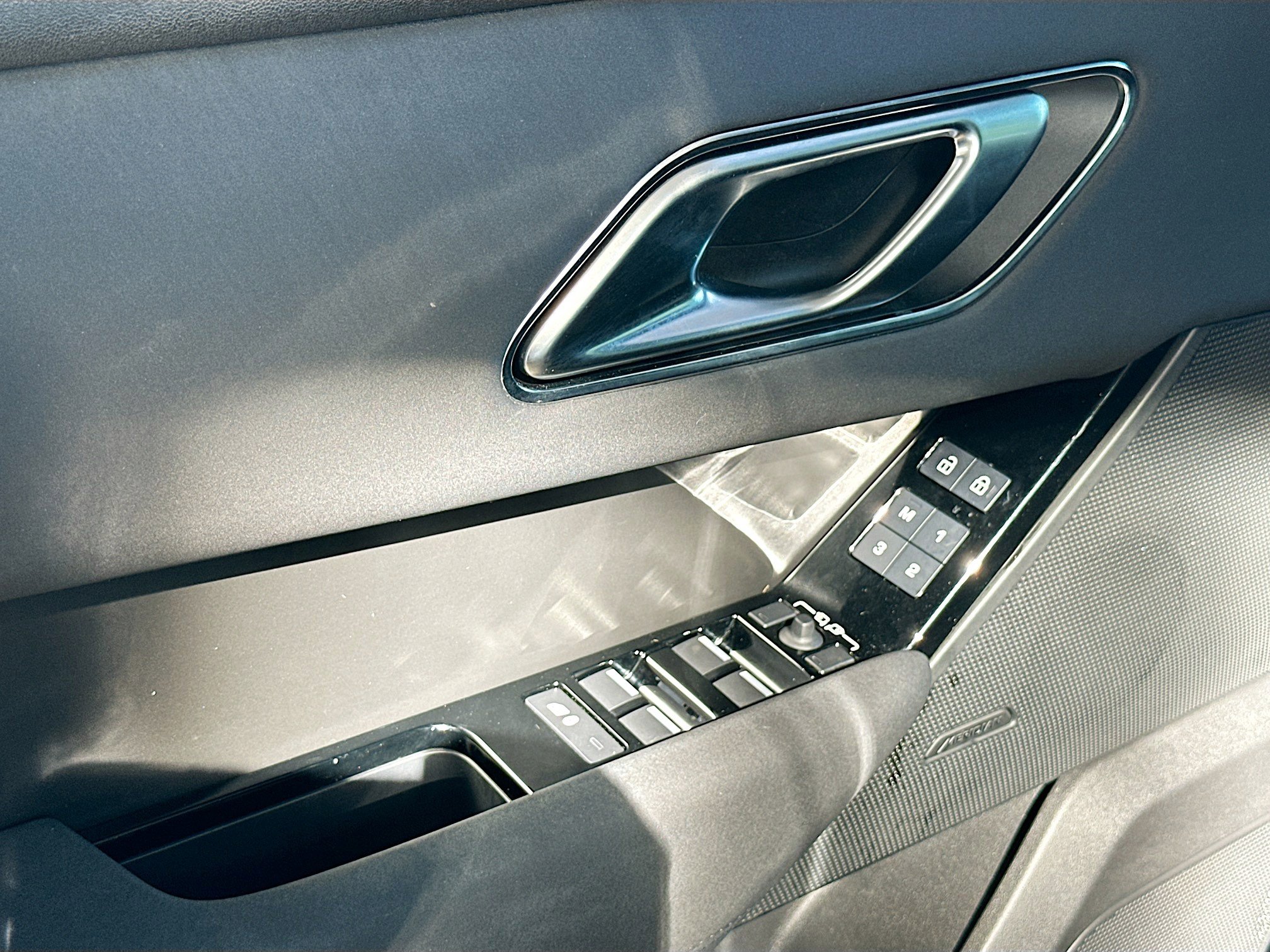 Used 2024 Land Rover Range Rover Velar Dynamic SE image 18