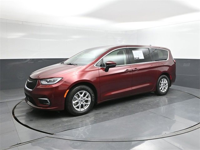 Used 2023 Chrysler Pacifica Touring-L image 34