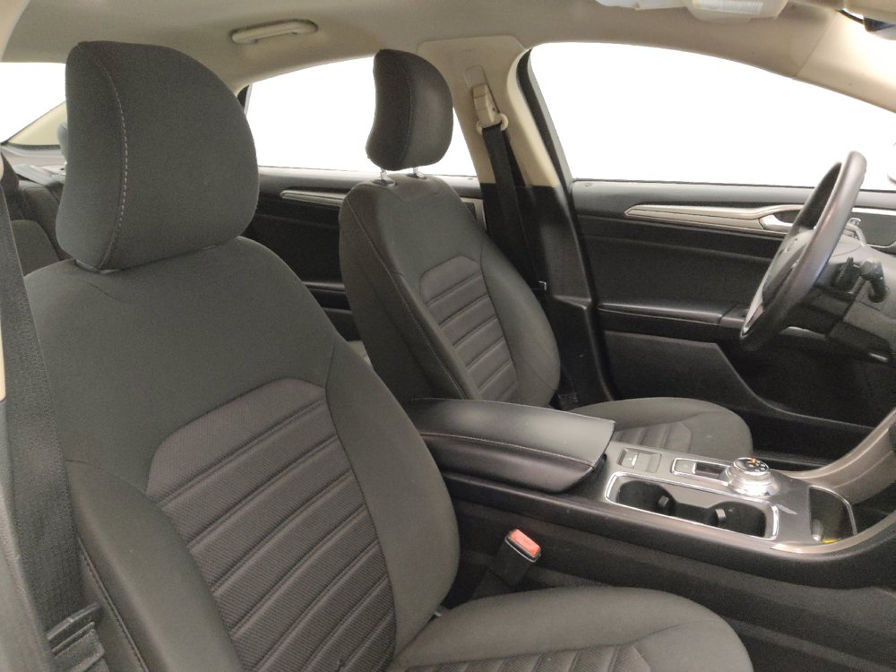 Used 2019 Ford Fusion SE FWD image 21