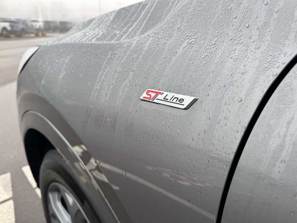 Used 2024 Ford Escape ST-Line w/ Tech Pack #1 AWD/4WD image 6