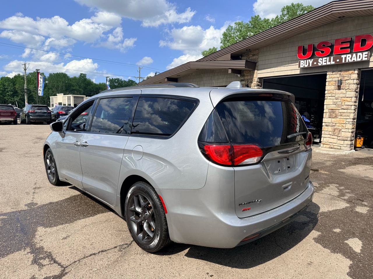 Used 2018 Chrysler Pacifica Limited w/ S Appearance Package FWD image 5