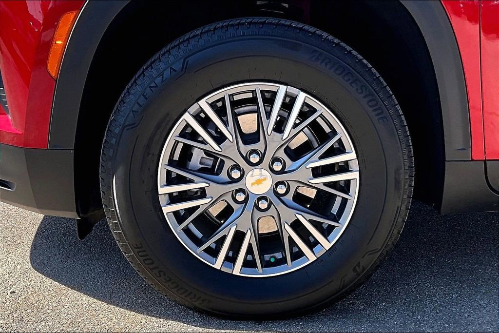 Used 2025 Chevrolet Traverse LT image 8
