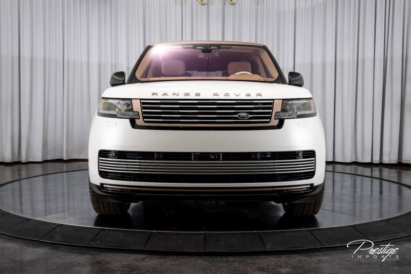 Used 2023 Land Rover Range Rover SV image 2