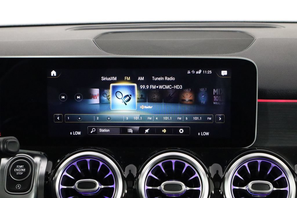 Used 2021 Mercedes-Benz GLB 35 AMG 4MATIC image 28