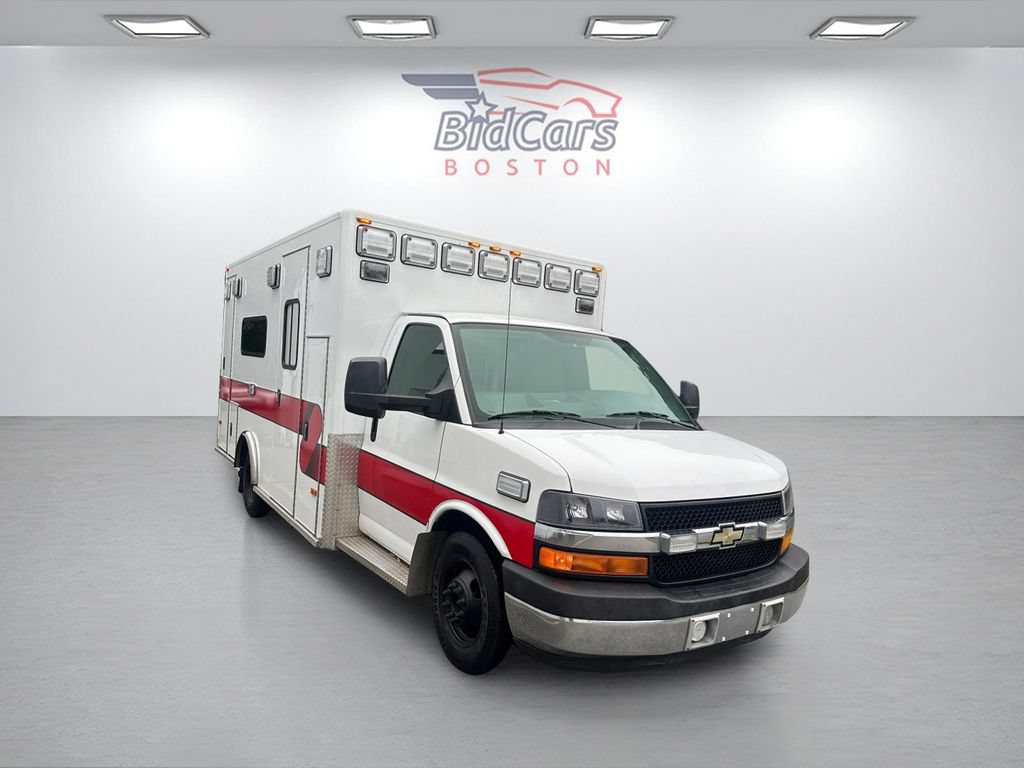 Used 2011 Chevrolet Express 4500 w/ Ambulance Package RWD image 3