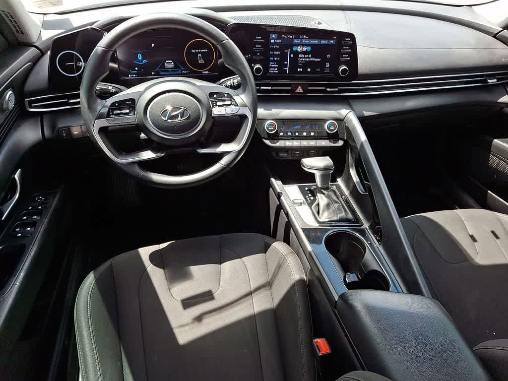 Used 2022 Hyundai Elantra SEL w/ Convenience Package FWD image 10
