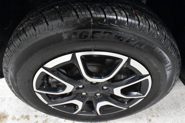 Used 2024 Jeep Compass Trailhawk image 9