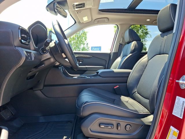 Used 2025 Honda Pilot Elite image 13