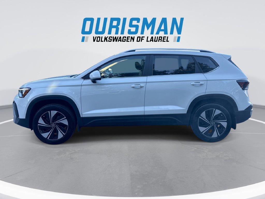 Used 2025 Volkswagen Taos SE w/ Panoramic Sunroof Package AWD/4WD image 5