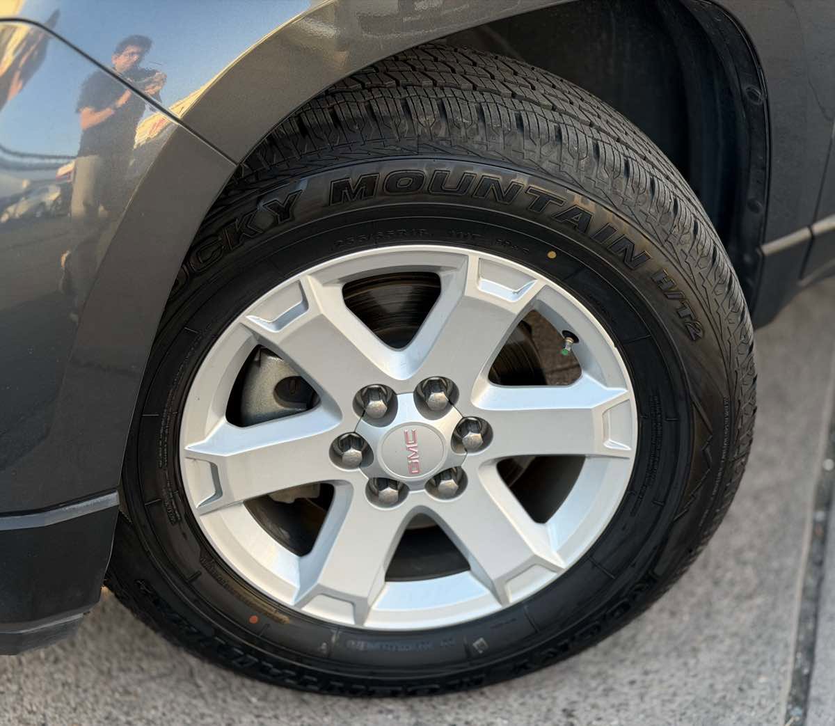 Used 2014 GMC Acadia SLE image 16