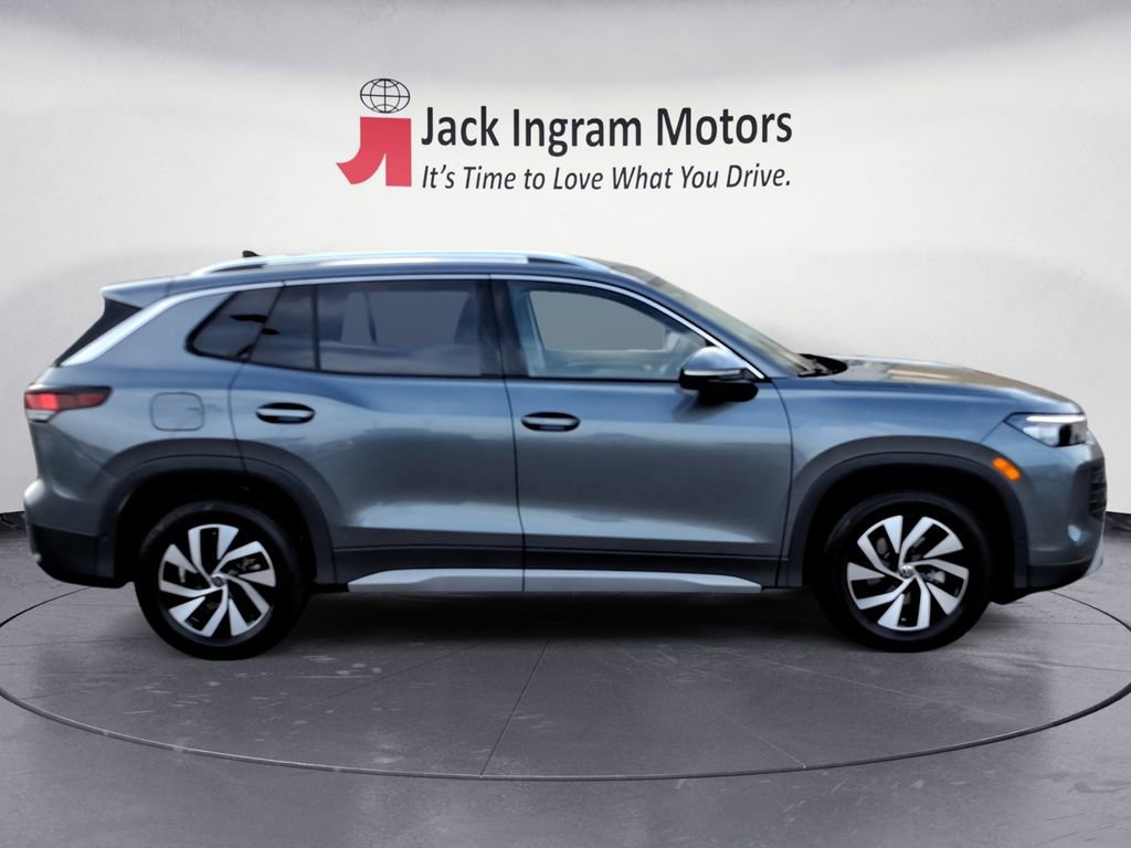 Certified 2025 Volkswagen Tiguan S FWD image 6