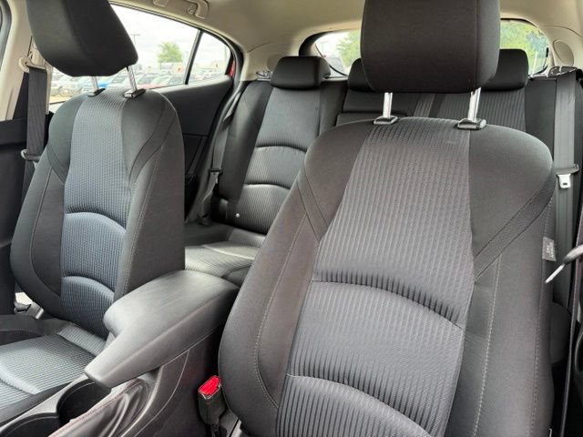 Used 2016 MAZDA MAZDA3 i Touring w/ Popular Equipment Package FWD image 10