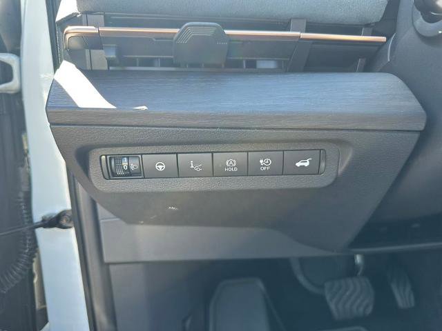 Certified 2025 Nissan Ariya Platinum image 16