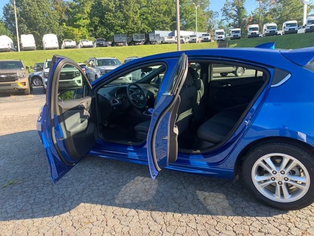 Used 2017 Chevrolet Cruze LT w/ Convenience Package FWD image 17