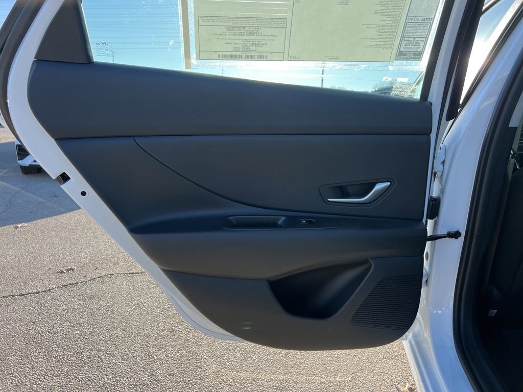 Used 2025 Hyundai Elantra SE image 10