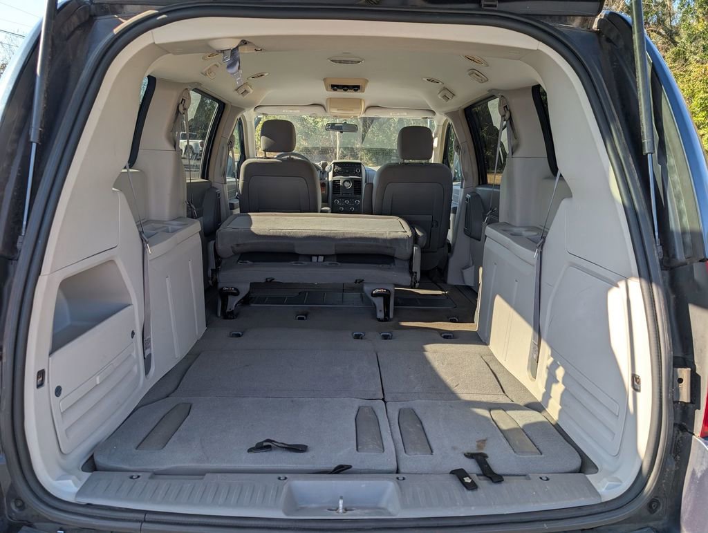 Used 2008 Chrysler Town & Country LX image 25