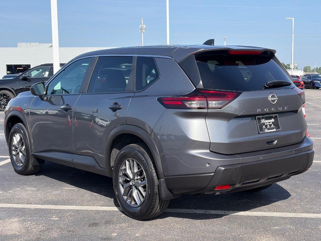 Used 2025 Nissan Rogue S FWD image 8