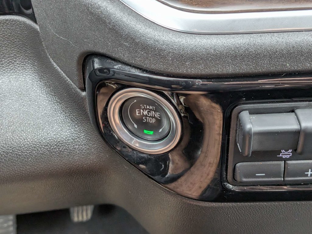 Used 2025 GMC Sierra 1500 SLT RWD image 28