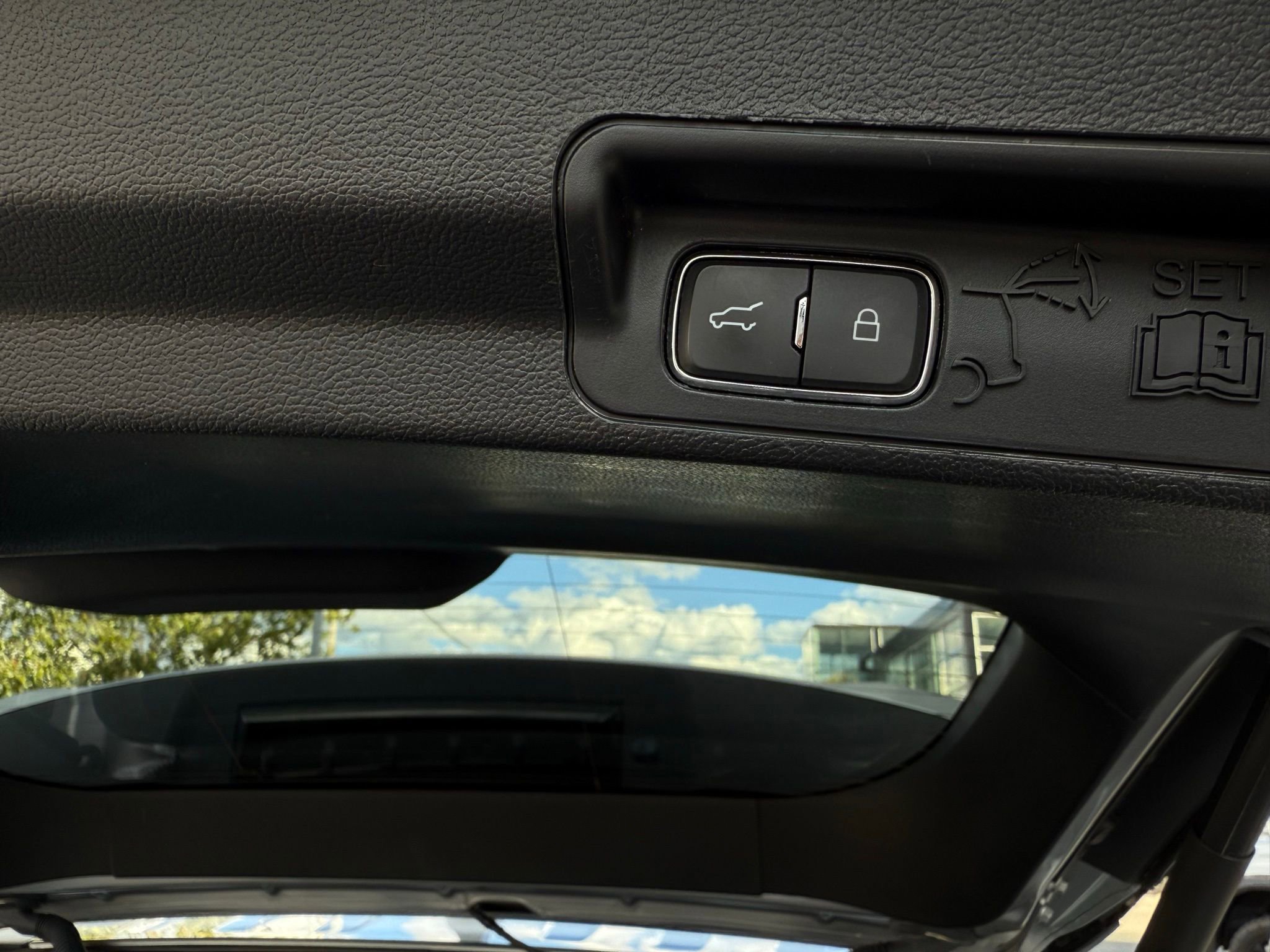 Used 2020 Ford Explorer XLT image 25