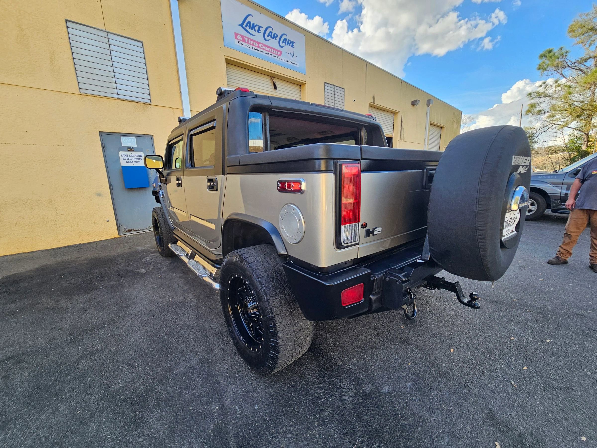 Used 2005 HUMMER H2 SUT w/ Preferred Equipment Group image 9