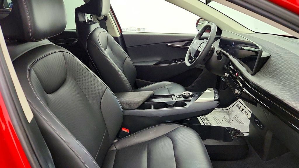 Used 2025 Kia EV6 Wind RWD image 21