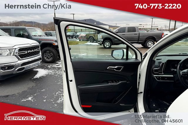 Used 2024 Kia Sportage EX image 13