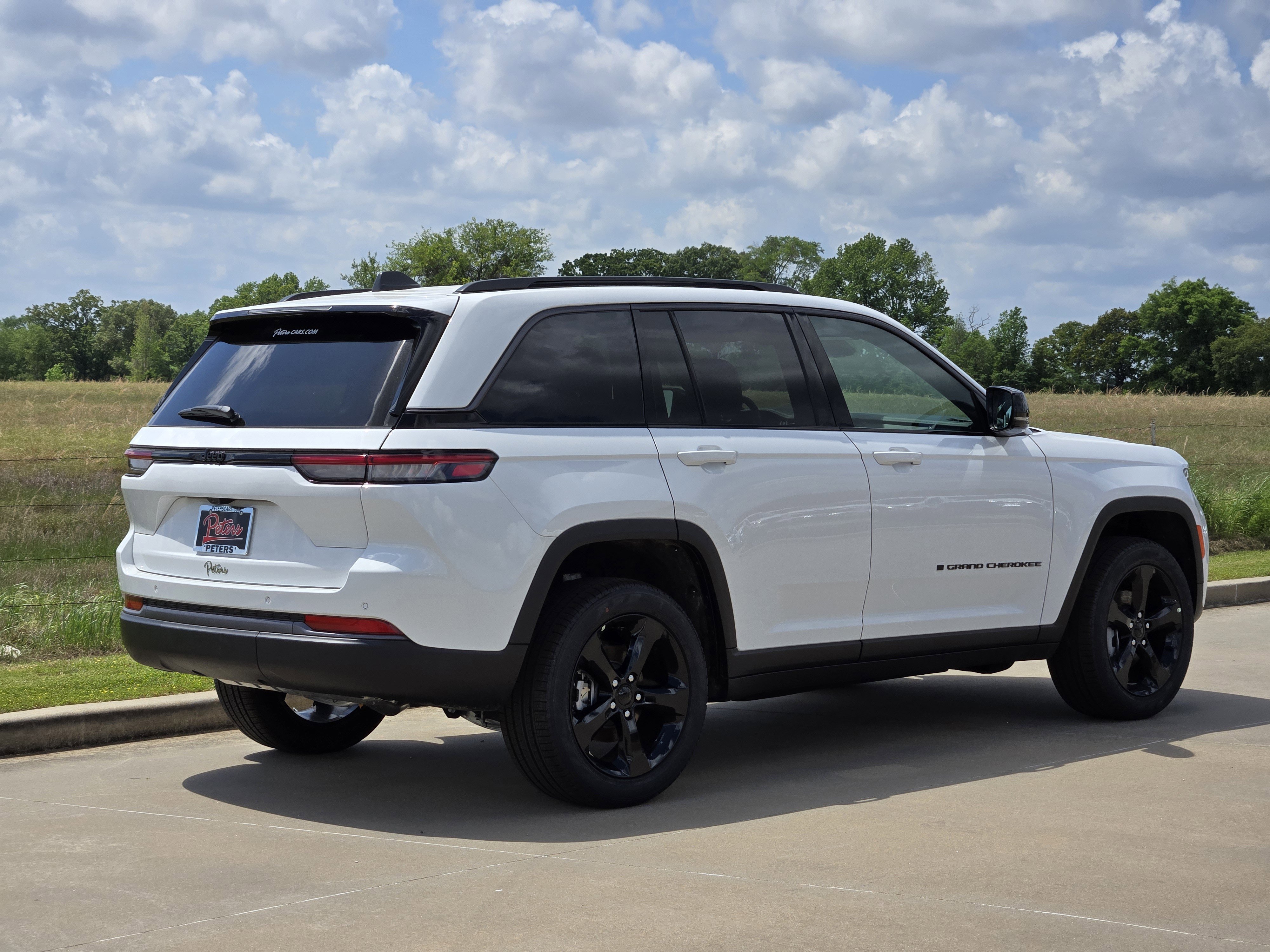 New 2026 Jeep Grand Cherokee Limited w/ Limited Altitude Package RWD image 3