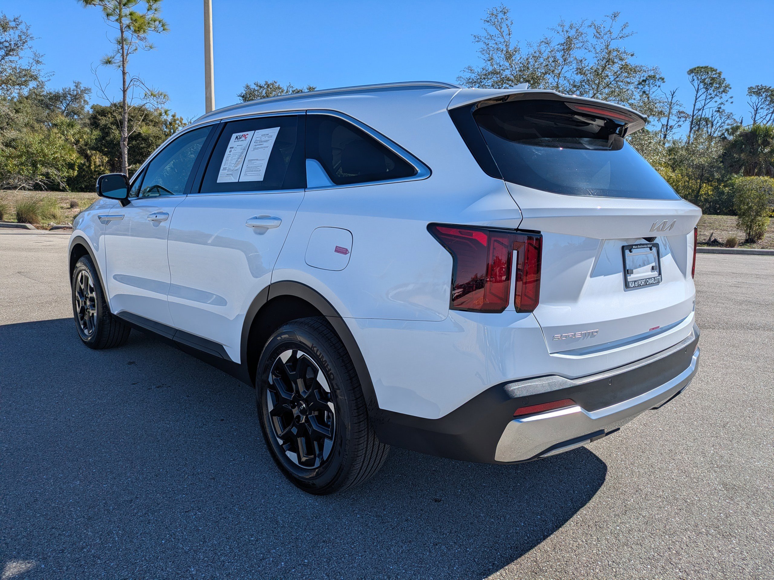 Certified 2025 Kia Sorento S image 7