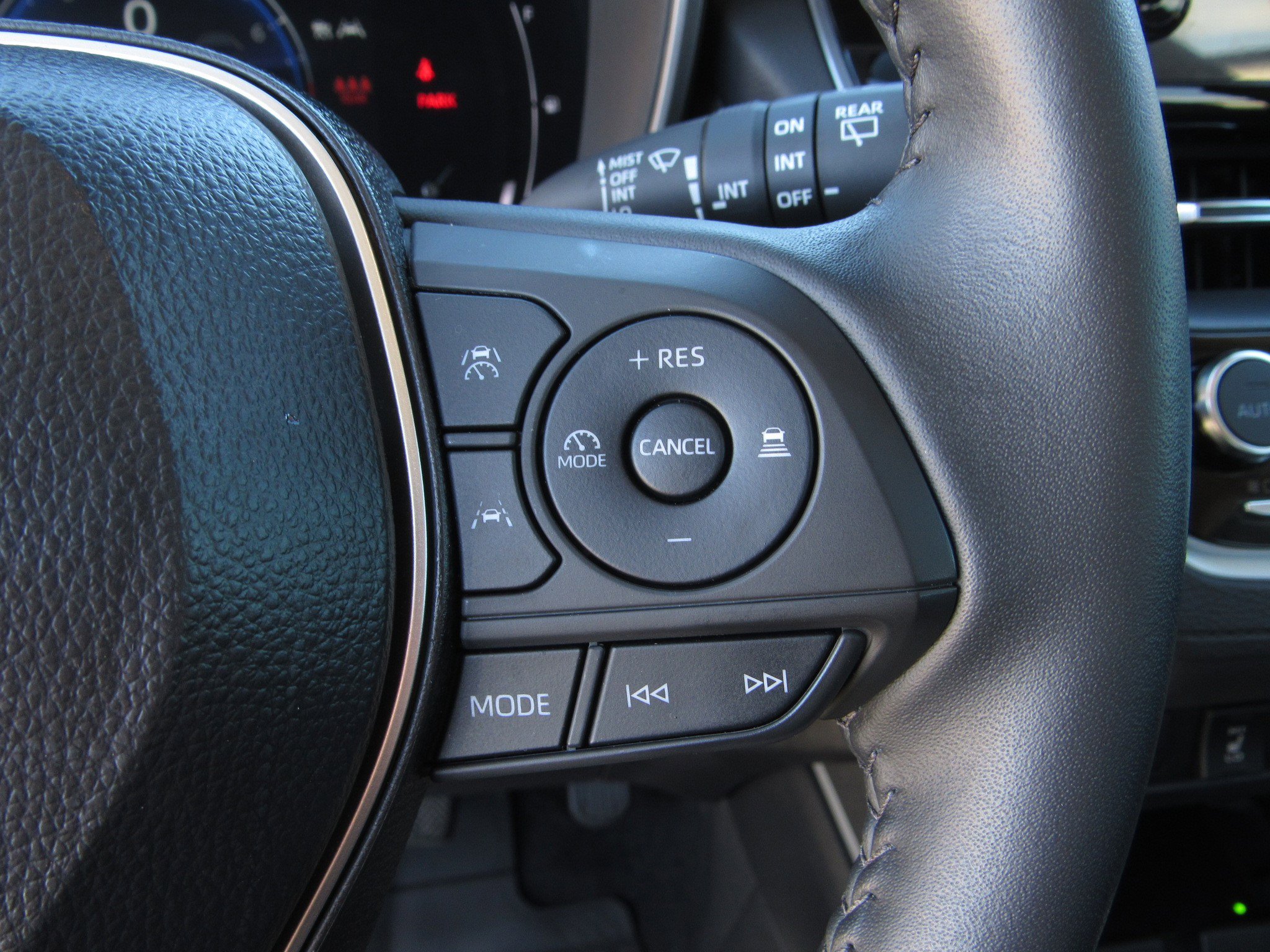 Used 2025 Toyota Corolla Cross XLE image 27