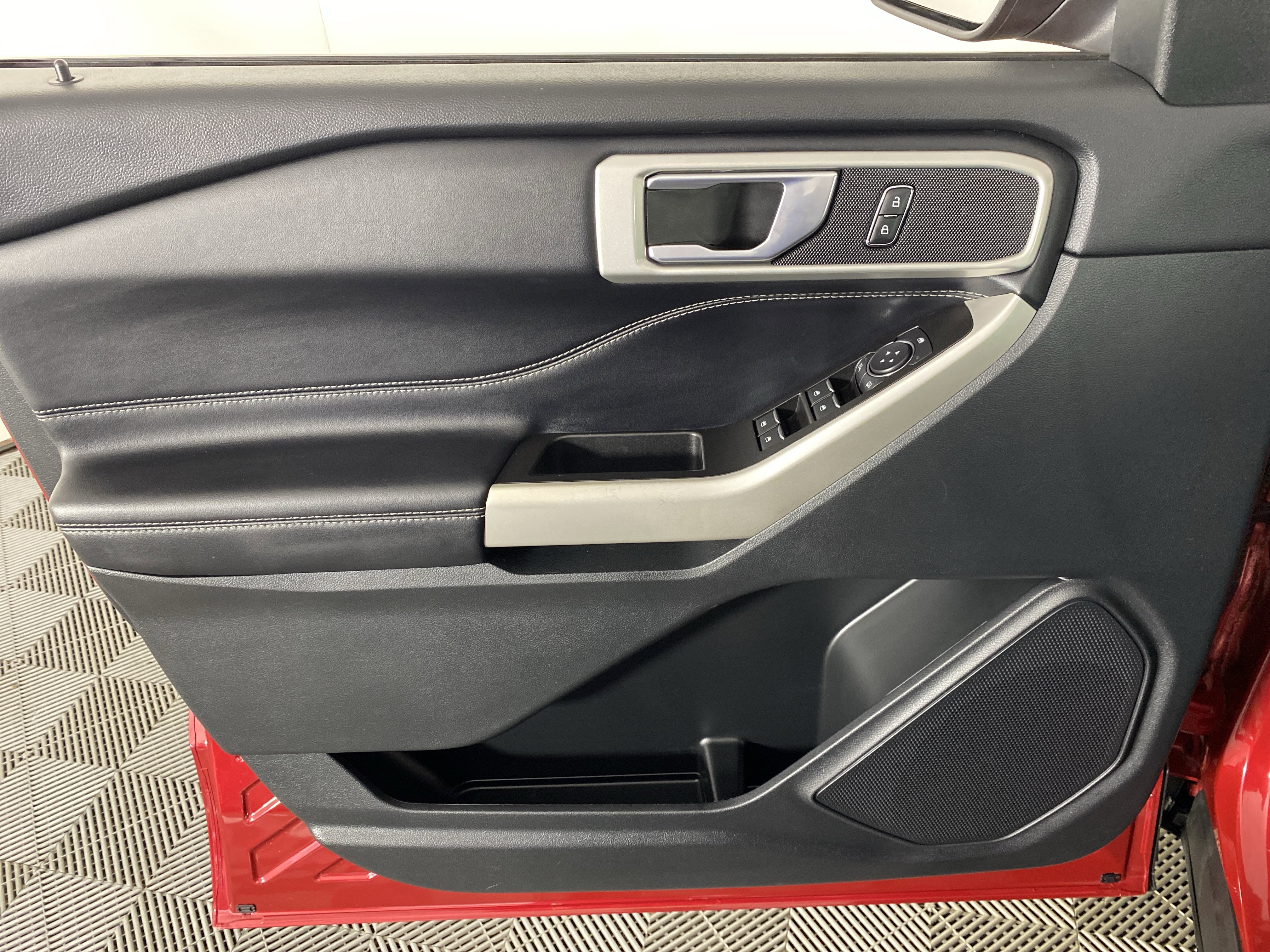 Used 2022 Ford Explorer XLT w/ Equipment Group 202A image 13