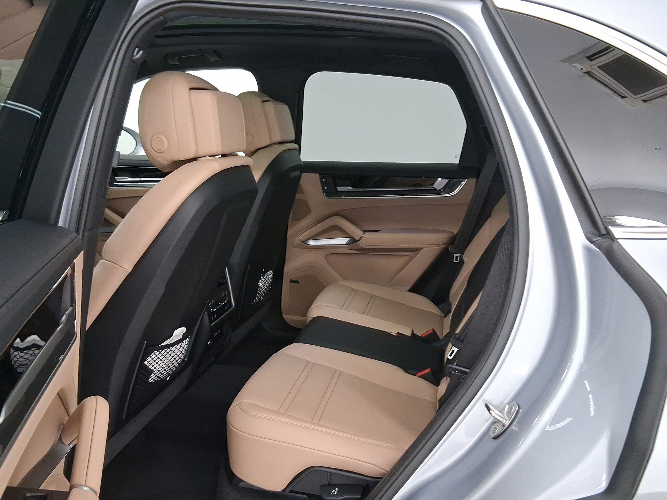Used 2026 Porsche Cayenne E-Hybrid AWD/4WD image 27