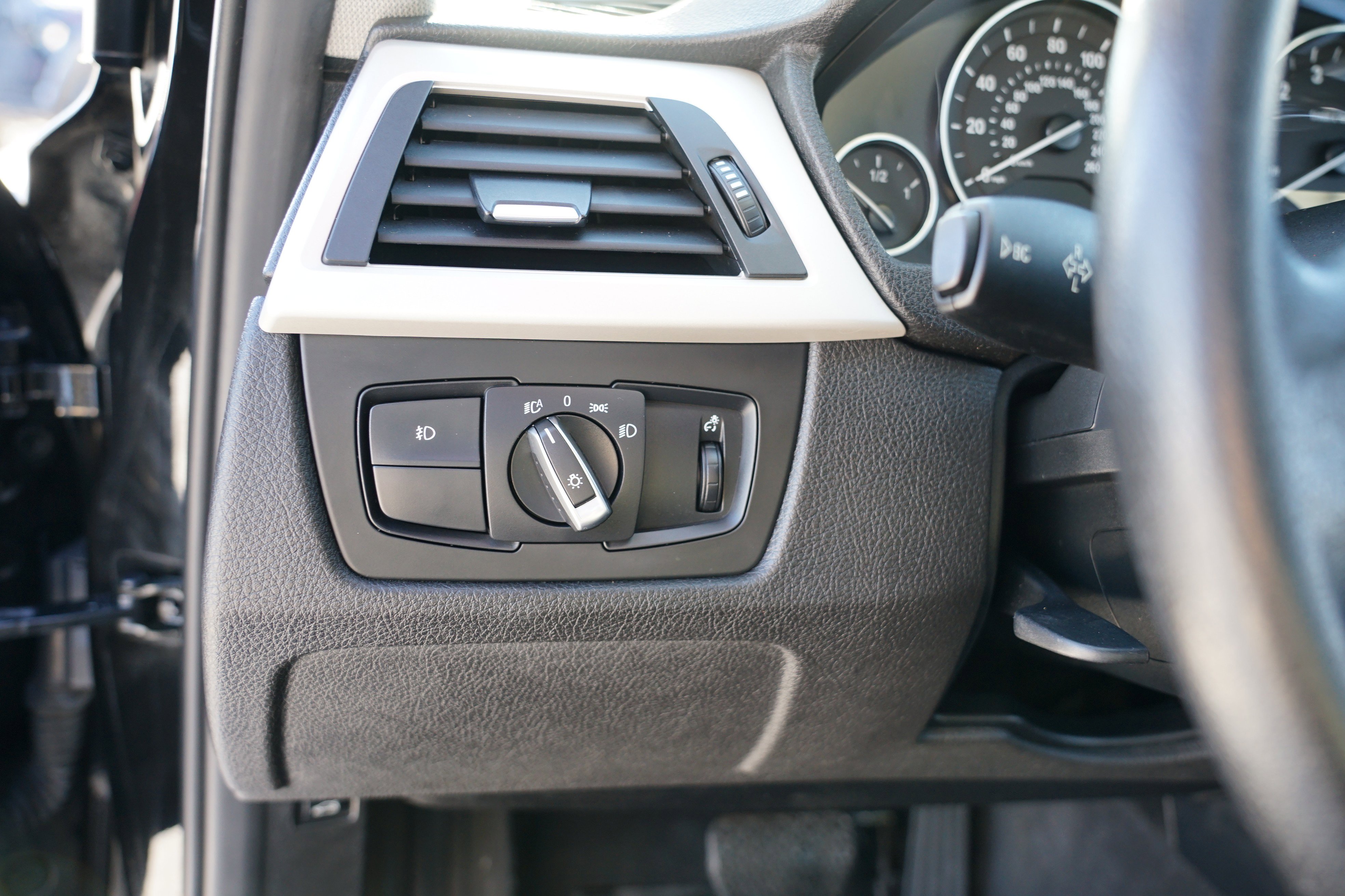 Used 2016 BMW 320i xDrive Sedan image 17