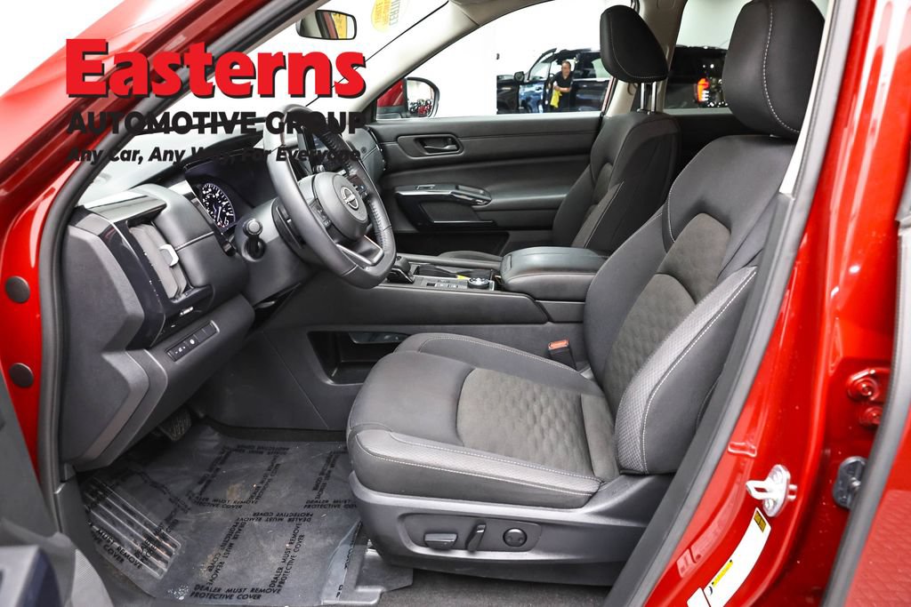 Used 2024 Nissan Pathfinder SV AWD/4WD image 14