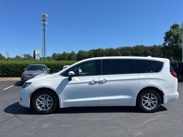 Used 2017 Chrysler Pacifica Touring FWD image 11