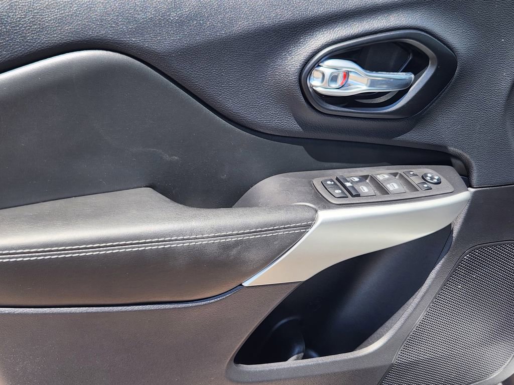 Used 2022 Jeep Cherokee Latitude image 8