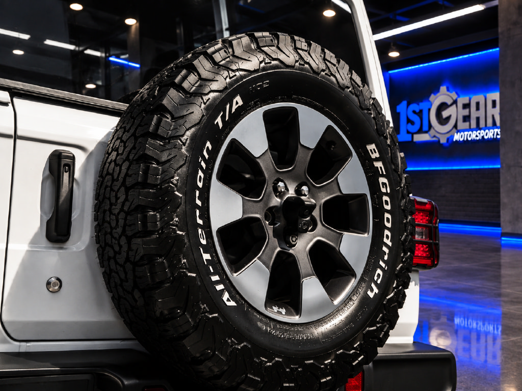 Used 2018 Jeep Wrangler Unlimited Sahara w/ Uconnect 4C Nav & Sound Group AWD/4WD image 14