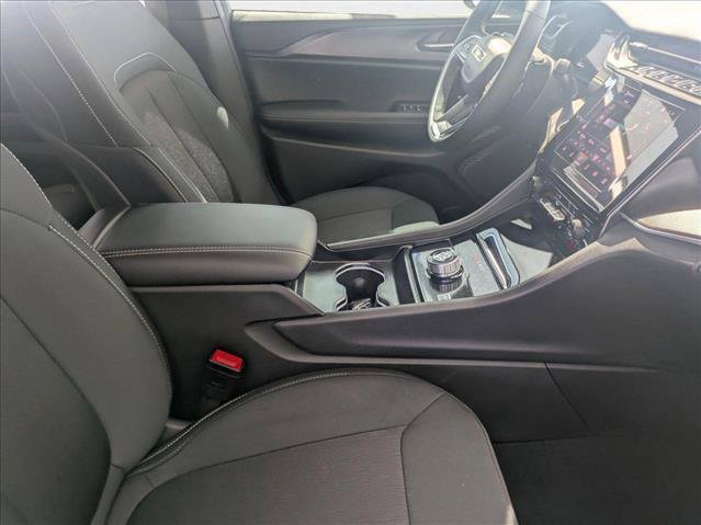 New 2025 Jeep Grand Cherokee L Laredo w/ Luxury Tech Group I AWD/4WD image 18